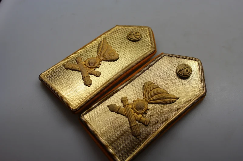 REI WW2 Junior Artillery Officer Gold Plate Schulterklappen
