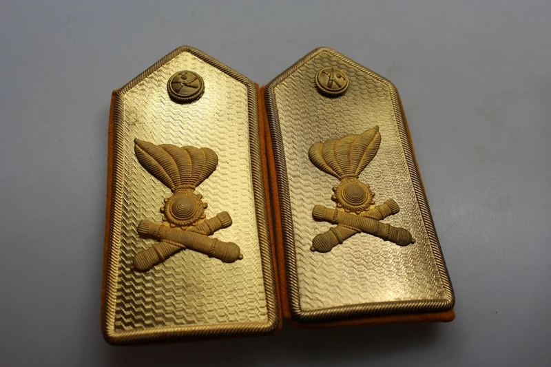 REI WW2 Junior Artillery Officer Gold Plate Schulterklappen