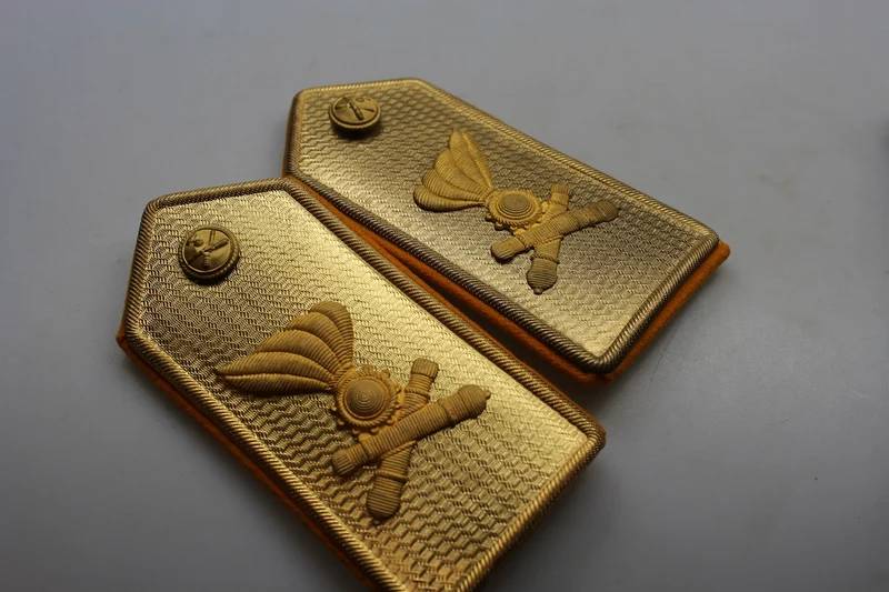 REI WW2 Junior Artillery Officer Gold Plate Schulterklappen