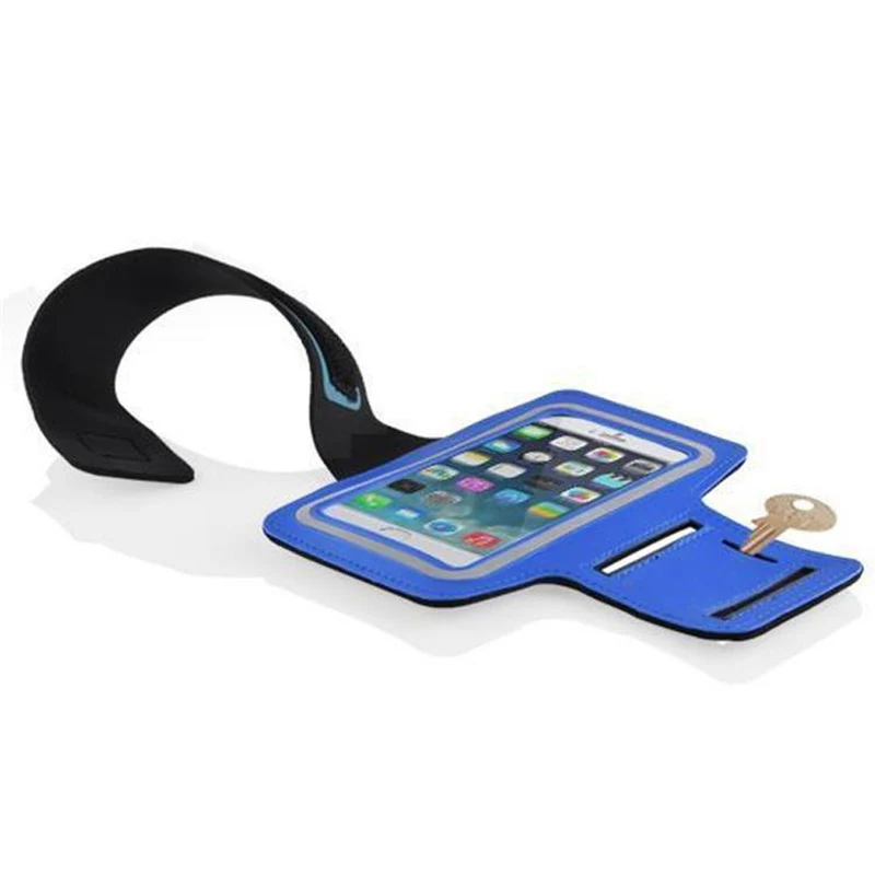 Cadorabo Neopren Smartphone Sport Armband Fitnessstudio Jogging Armband Oberarmtasche kompatibel mit 4.5 - 5 Zoll 4.5 - 5 Zoll Handys mit Schlüsselfach und Kopfhöreranschluss in BLAU