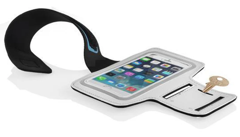 Cadorabo Neopren Smartphone Sport Armband Fitnessstudio Jogging Armband Oberarmtasche kompatibel mit 4.5 - 5 Zoll 4.5 - 5 Zoll Handys mit Schlüsselfach und Kopfhöreranschluss in BLAU