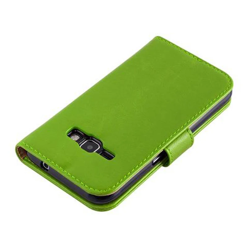 Cadorabo Hülle kompatibel mit Samsung Galaxy J1 2016 Schutzhülle mit Magnetverschluss, Standfunktion und Kartenfach