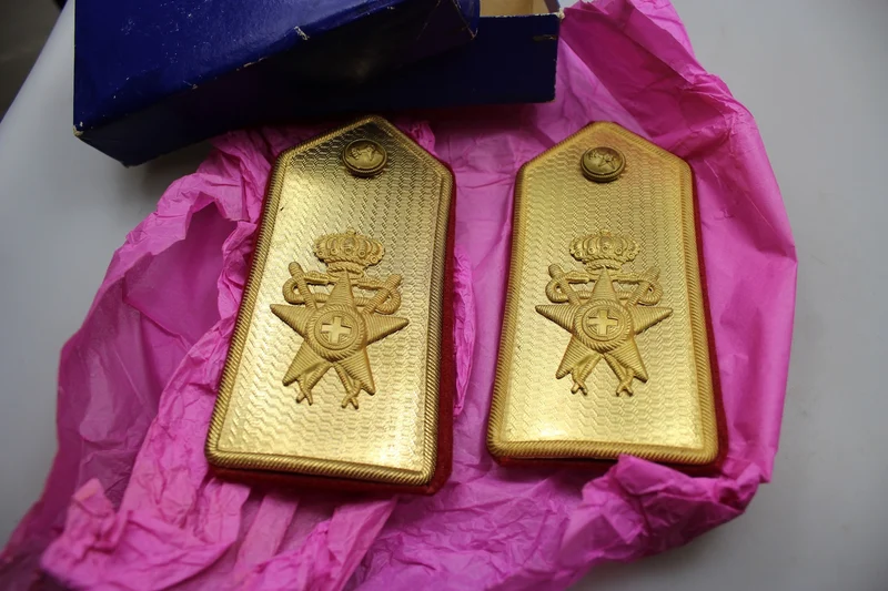 REI WW2 Junior Medical Officer Gold Plate Schulterklappen