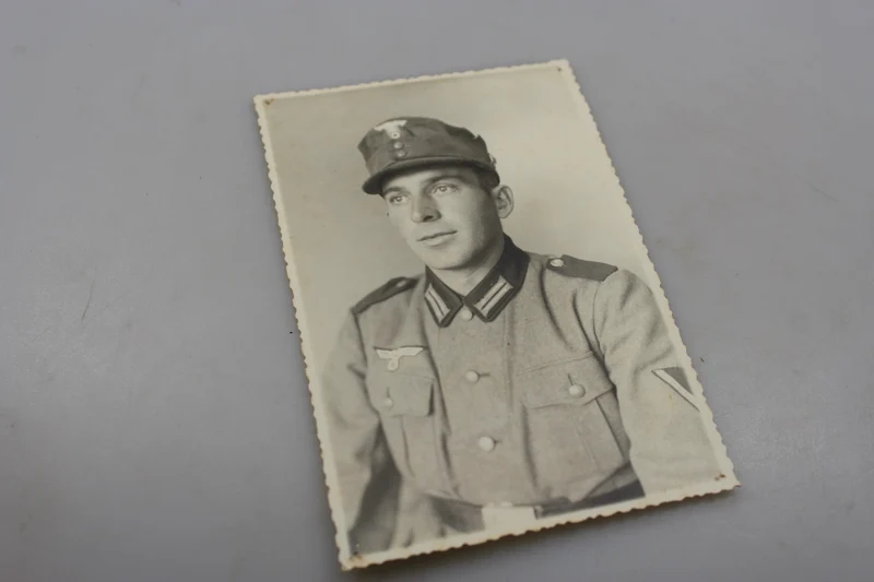 Studiofoto des Gebirgsjägers aus dem 2. Weltkrieg