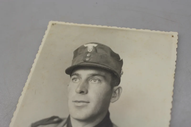 Studiofoto des Gebirgsjägers aus dem 2. Weltkrieg
