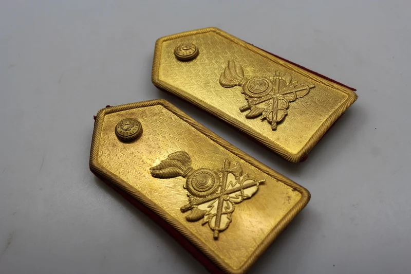 M.34-Schulterpolster mit WW2-Goldplatte