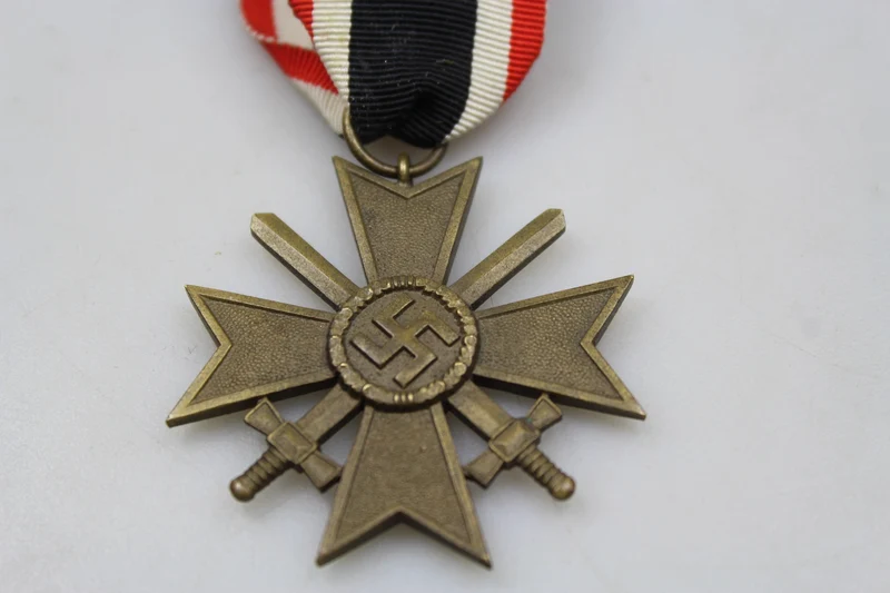 Verdienstkreuz mit Schwertern zweiter Klasse