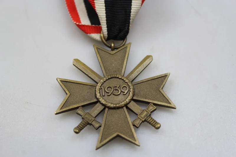 Verdienstkreuz mit Schwertern zweiter Klasse