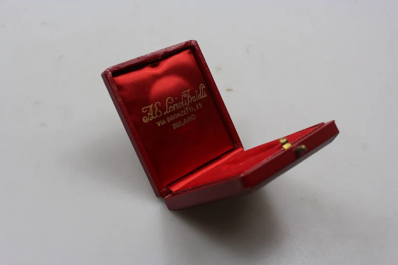 Medaillenbox „Fratelli Lorioli – Mailand“.