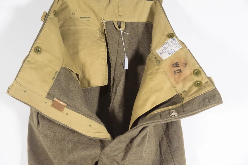 „Modifizierte“ britische Nachkriegshose aus dem 2. Weltkrieg