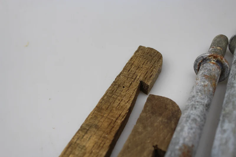 Set aus zwei „Flöten“ und zwei REI WW 2 Zeltheringen