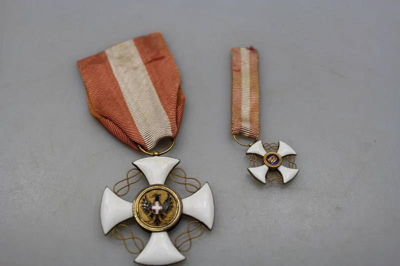 Set Ritterkreuz des Ordens der Krone von Italien, Miniatur und Box