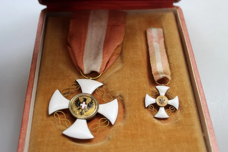 Set Ritterkreuz des Ordens der Krone von Italien, Miniatur und Box