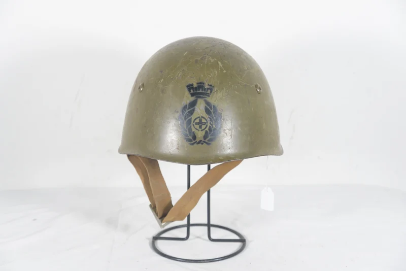 Helm M.33 Kommissariat der italienischen Armee der 70er Jahre