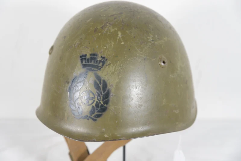 Helm M.33 Kommissariat der italienischen Armee der 70er Jahre
