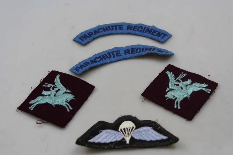 Repro-Set einer englischen Fallschirmjäger-Ausstellung aus dem 2. Weltkrieg