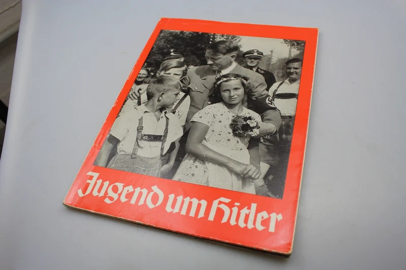 „Jugend um Hitler“ – H. Hoffmann