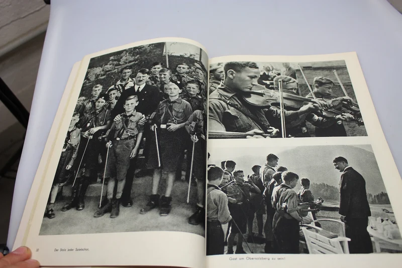 „Jugend um Hitler“ – H. Hoffmann