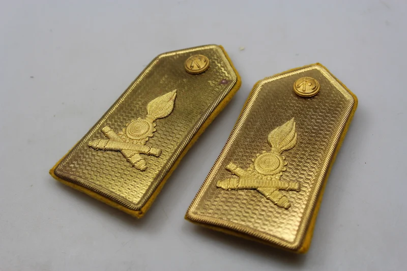 Schulterpolster M.34 mit goldener Platte