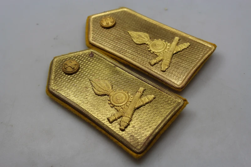 Schulterpolster M.34 mit goldener Platte