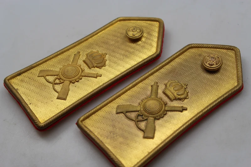 Schulterpolster M.34 mit goldener Platte