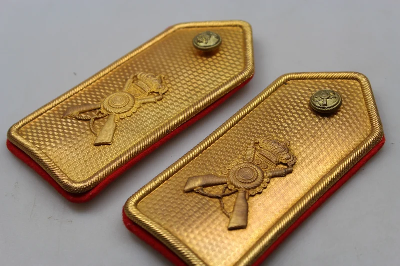 Schulterpolster M.34 mit goldener Platte