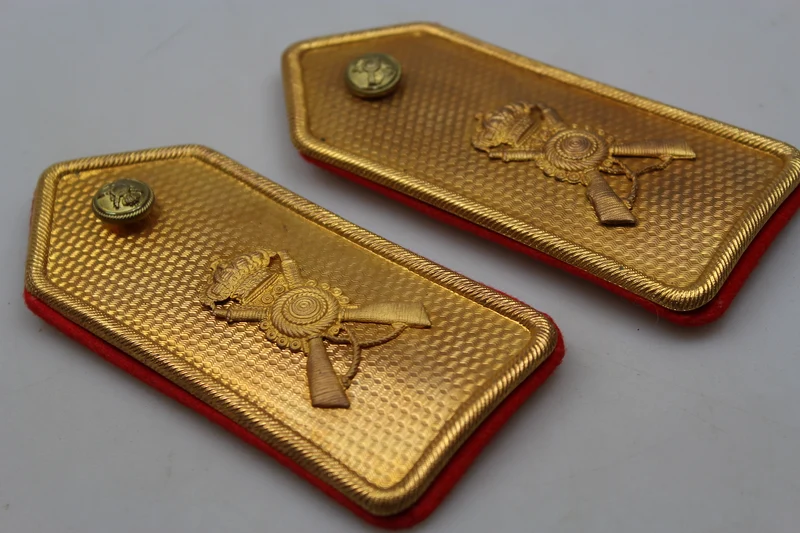 Schulterpolster M.34 mit goldener Platte