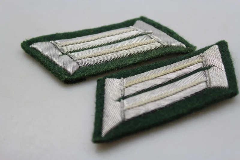 Repro Paar Infanterie Offiziersabzeichen WH WW 2