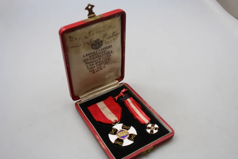 Set Ritterkreuz des Ordens der Krone von Italien, Miniatur und Box