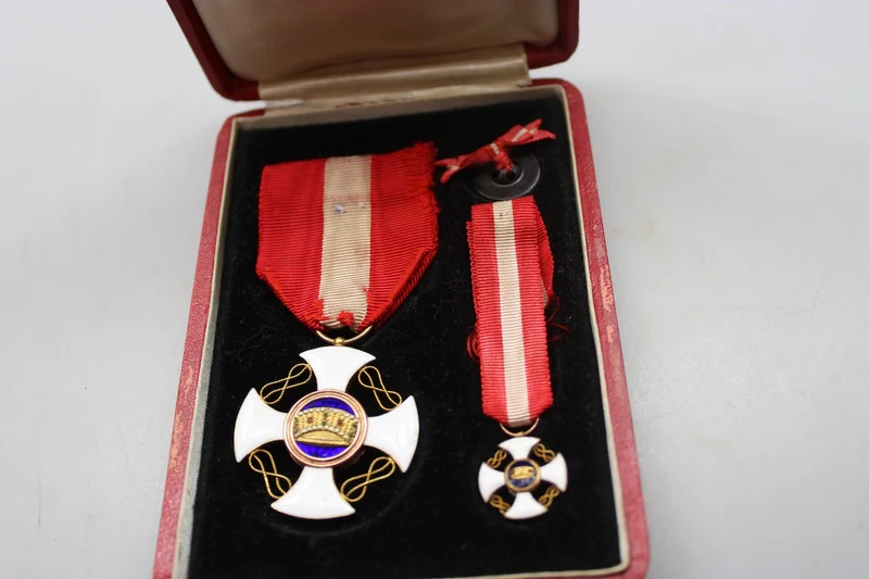Set Ritterkreuz des Ordens der Krone von Italien, Miniatur und Box