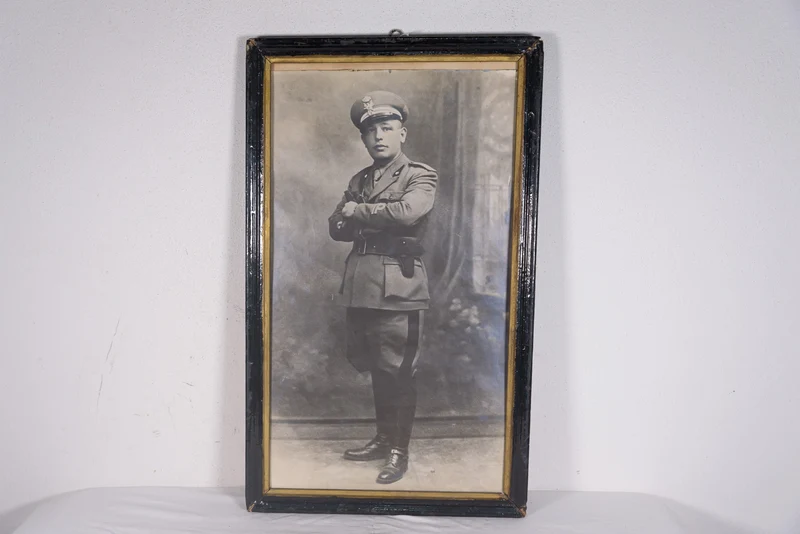Studiofoto im Rahmen Sanitätsoffizier REI WW 2