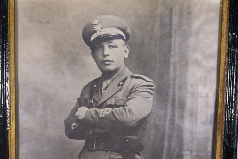 Studiofoto im Rahmen Sanitätsoffizier REI WW 2