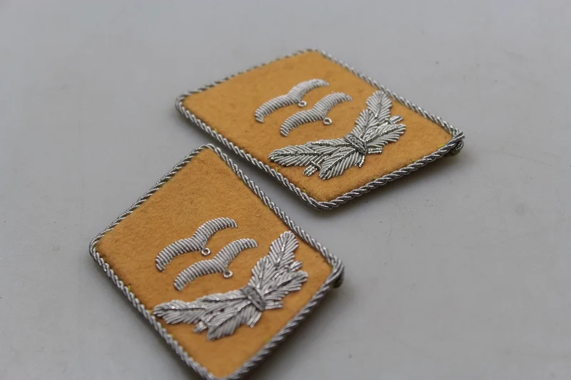 Paar Abzeichen für Leutnants der Luftwaffe im Flieger-/Fallschirmdienst
