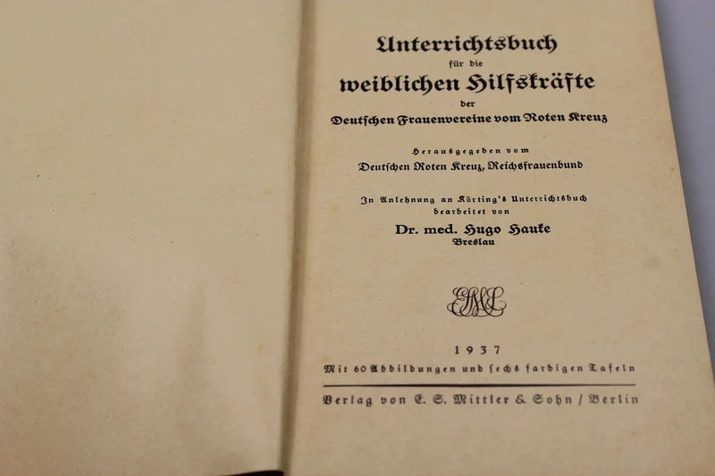 DRK-Farbillustriertes Handbuch – 1937