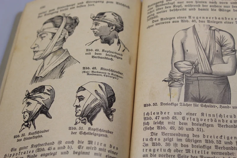 DRK-Farbillustriertes Handbuch – 1937