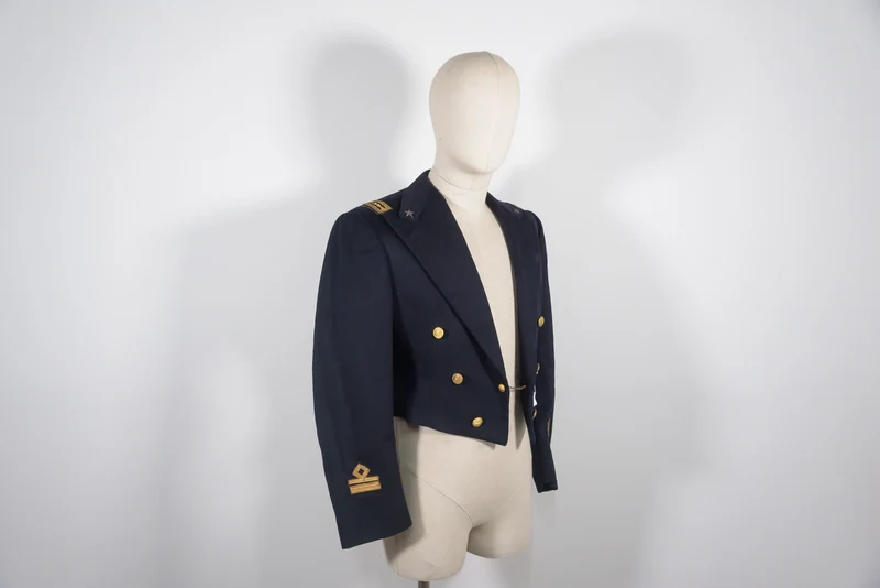 „Dinner Jacket“, Galajacke eines Offiziers der Royal Academy aus dem Zweiten Weltkrieg