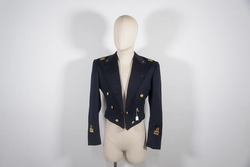 „Dinner Jacket“, Galajacke eines Offiziers der Royal Academy aus dem Zweiten Weltkrieg
