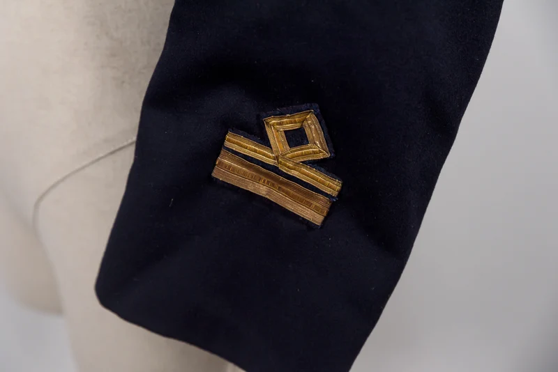 „Dinner Jacket“, Galajacke eines Offiziers der Royal Academy aus dem Zweiten Weltkrieg