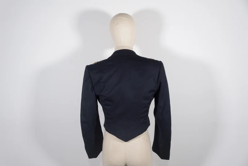 „Dinner Jacket“, Galajacke eines Offiziers der Royal Academy aus dem Zweiten Weltkrieg