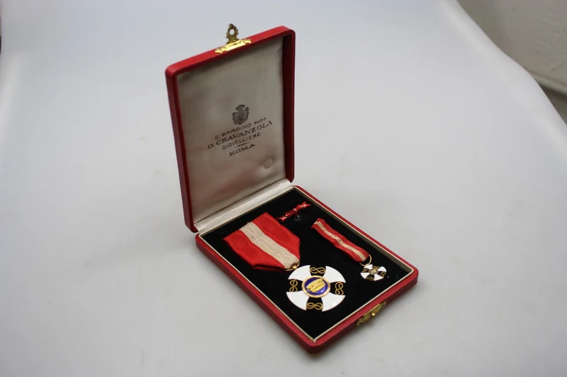 Set Ritterkreuz des Ordens der Krone von Italien, Miniatur und Box