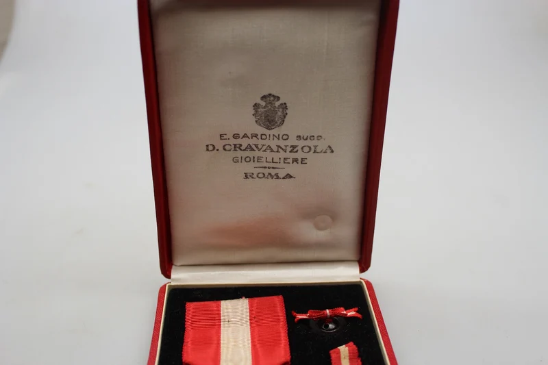 Set Ritterkreuz des Ordens der Krone von Italien, Miniatur und Box