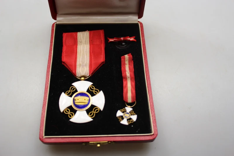Set Ritterkreuz des Ordens der Krone von Italien, Miniatur und Box