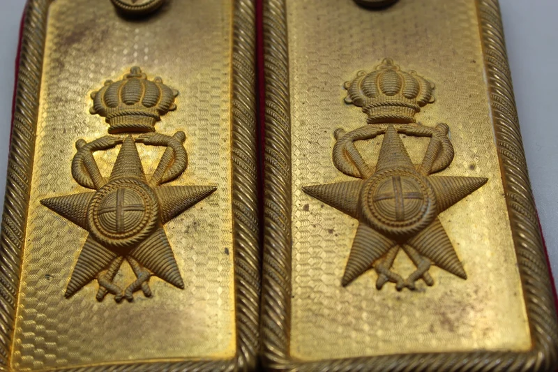 M.34-Schulterpolster mit WW2-Goldplatte