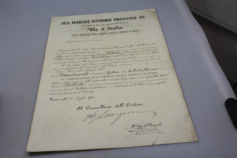 Ritterkreuz des Ordens der Krone von Italien (Urkunde und Schachtel)