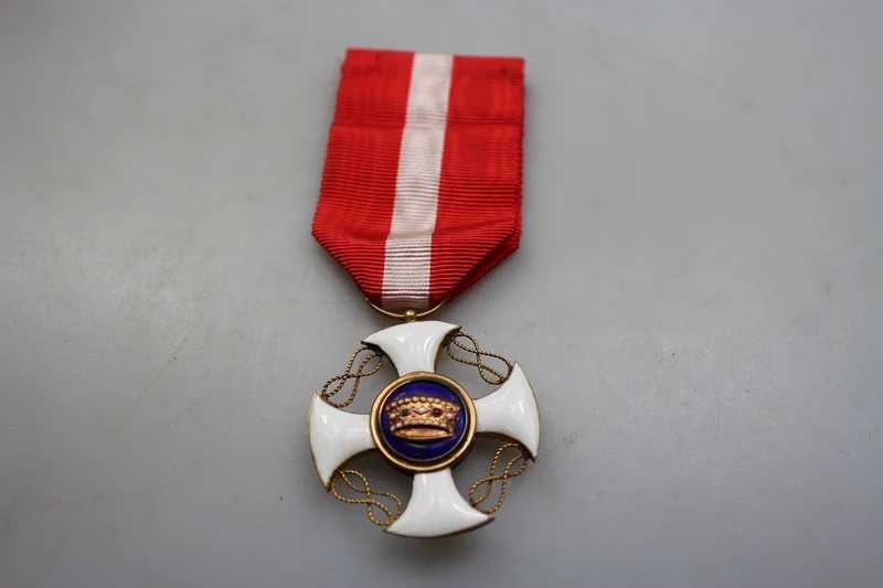 Ritterkreuz des Ordens der Krone von Italien (Urkunde und Schachtel)