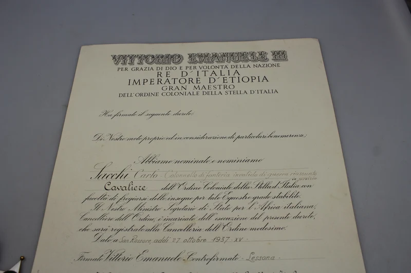 Stern mit Ritterurkunde des Kolonialordens des Sterns von Italien