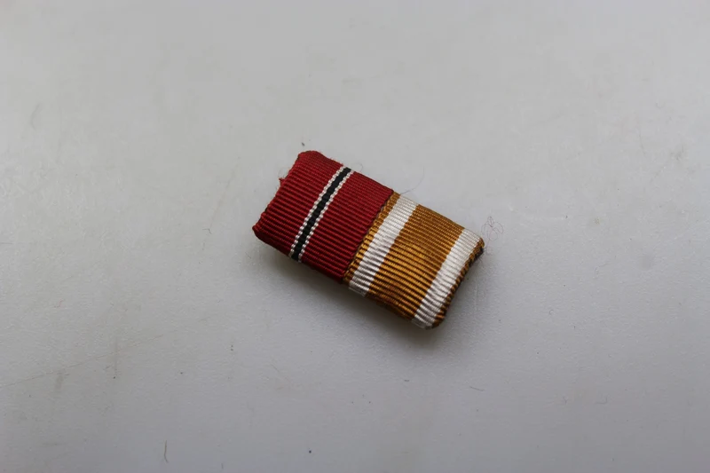 Repro Brustnadel zwei Ordensbänder 2. Weltkrieg