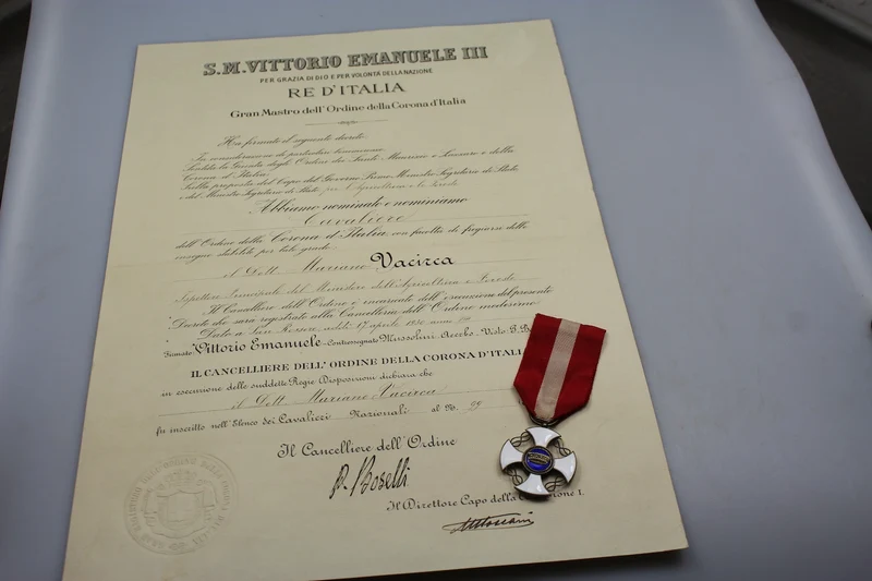 Ritterkreuz des Ordens der Krone von Italien mit Urkunde