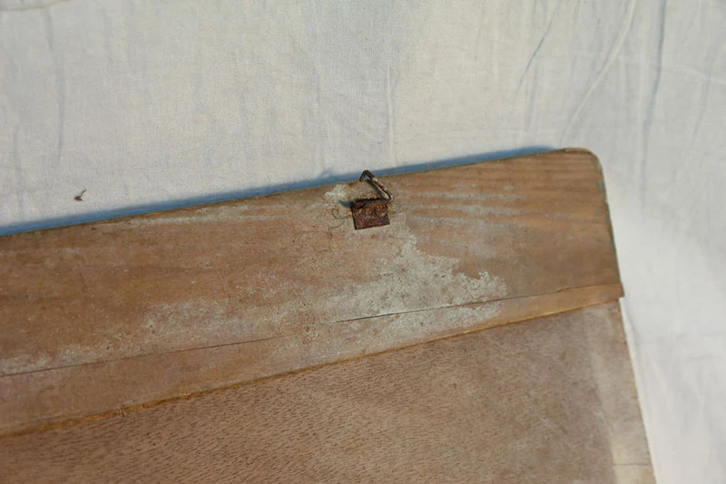 Kommunikationstisch aus Holz "Blut und Boden"