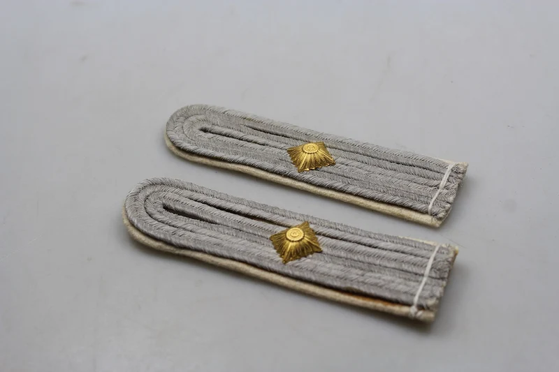 Repro Paar Schulterpolster Leutnant Heer 2. WK